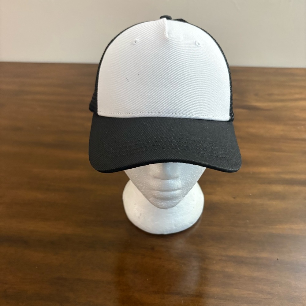 Cricut Black and White Trucker Hat Men’s Womens Casual Hat like new!